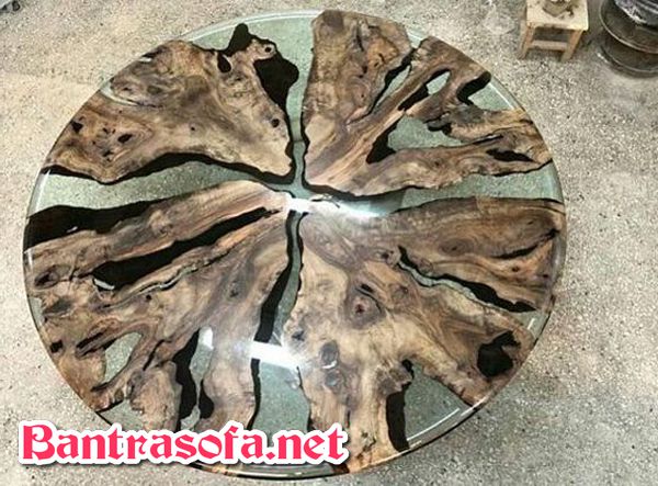 bàn gỗ gốc cây dùng mặt kính hoặc keo epoxy
